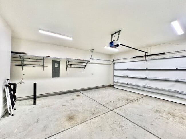 Building Photo - LIKE NEW IN WEDDINGTON SCHOOLS