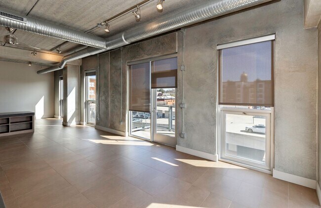 Building Photo - 309 E 5th St