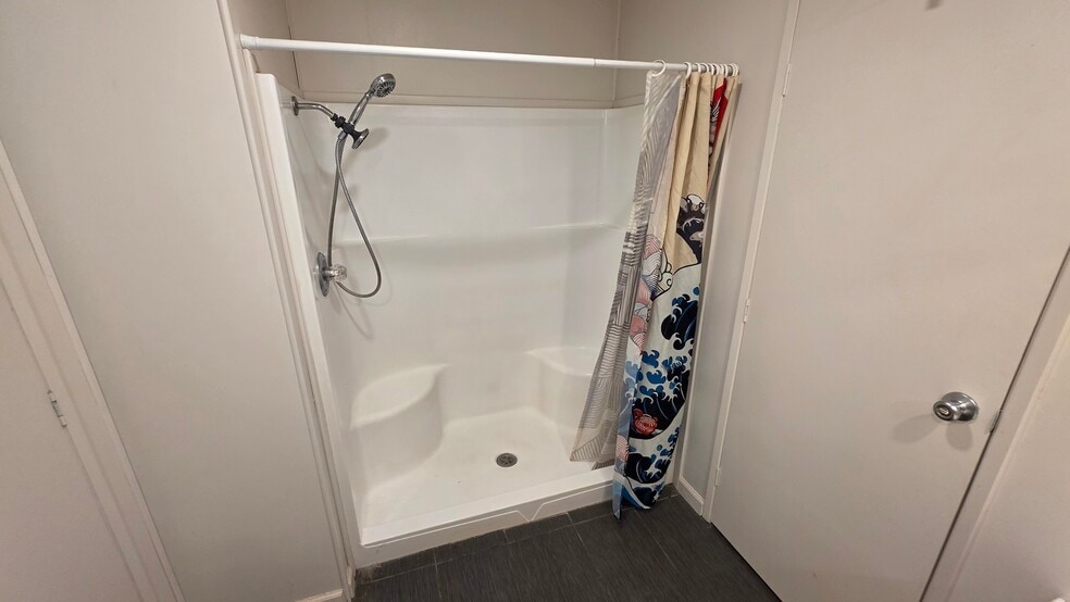 SHARED BATHROOM - 18950 Woodcrest Ln