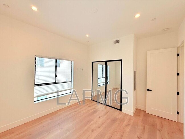 Building Photo - 3414 London St