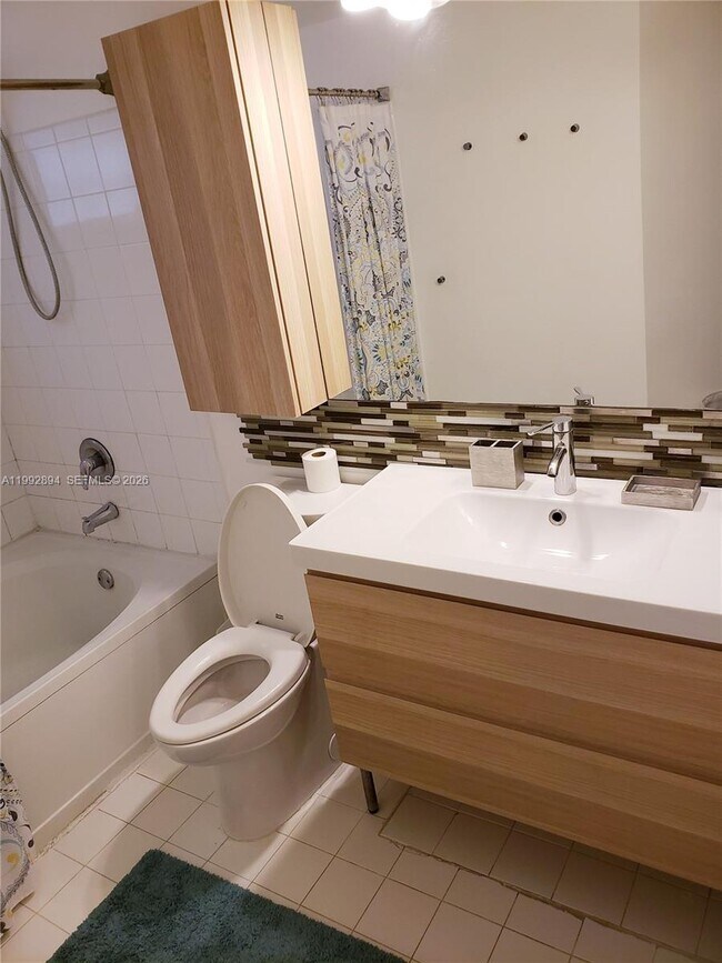 Building Photo - 17125 N Bay Rd