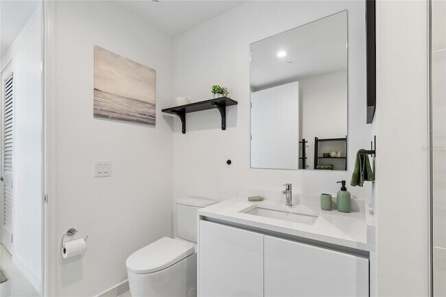 Building Photo - 400 Central Ave