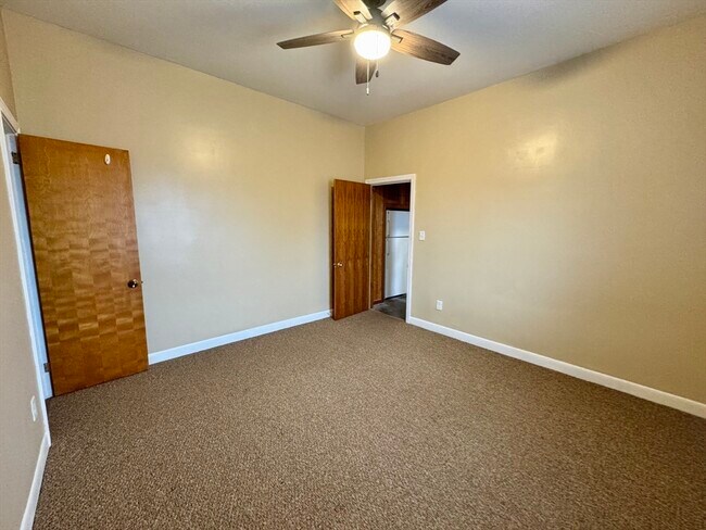 Building Photo - 15 Clara St