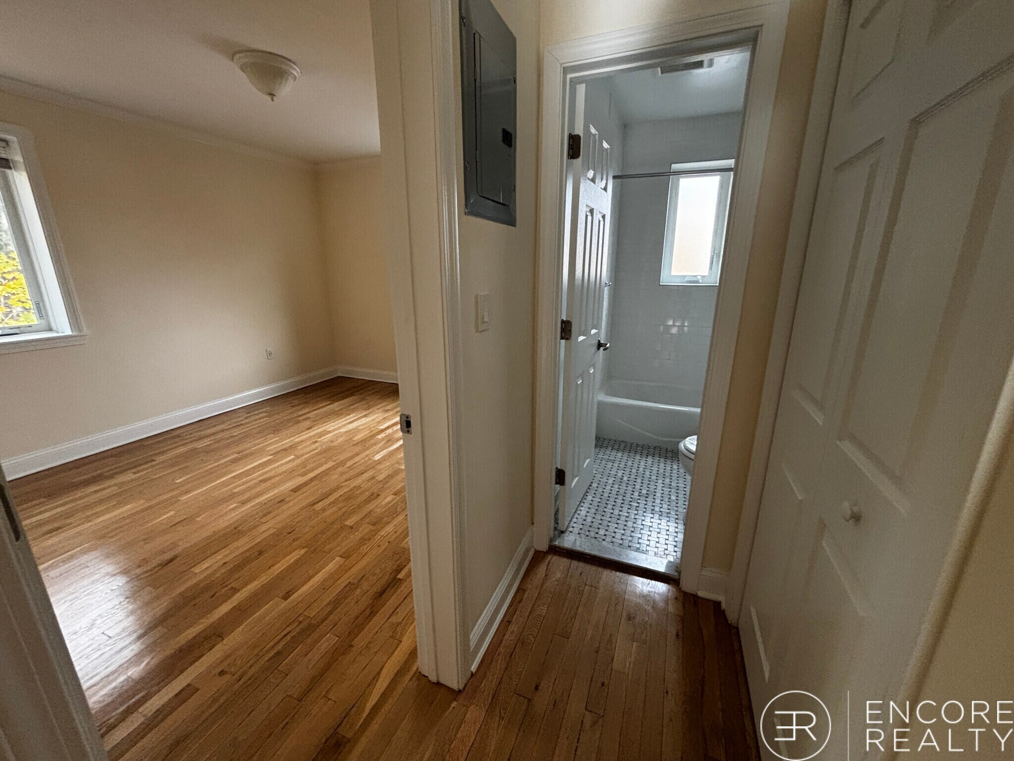 Building Photo - 105 Longwood Ave