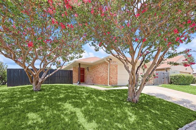 Building Photo - 2201 Jamestown Ct