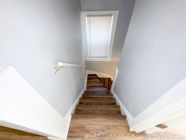Building Photo - Elegant 3-Bedroom Home with Designer Finishes & Private Backyard!