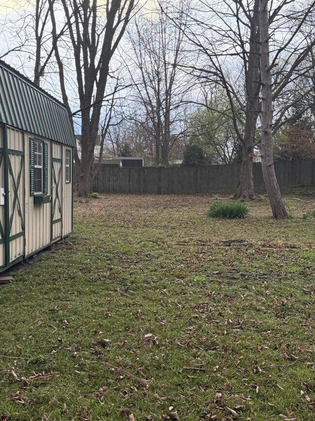 Building Photo - 346 Main St