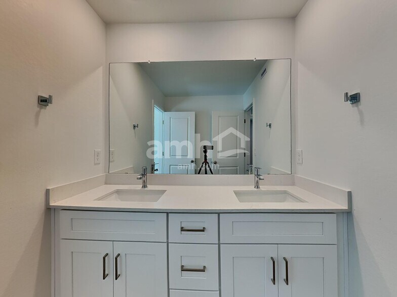 Building Photo - 12627 W Adair Dr