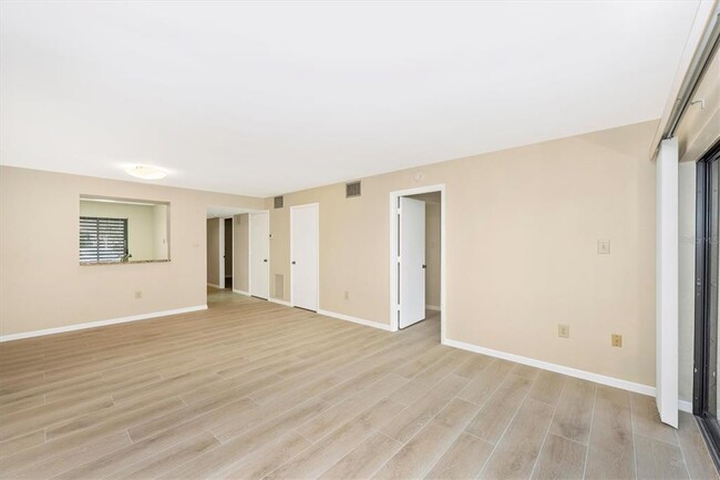 Building Photo - 5172 Lake Village Dr