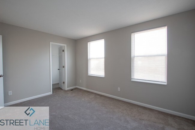 Building Photo - REDUCED!