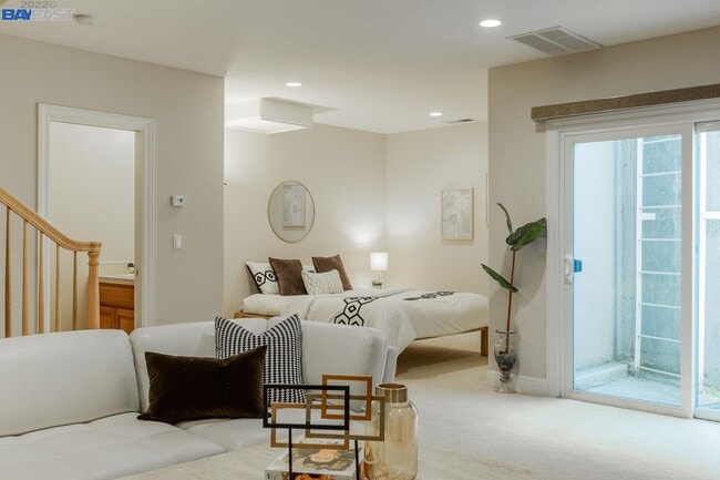 Building Photo - Live Exceptionally in This Peaceful Willow Glen Executive Home; 4 bed/ 4.5 bath