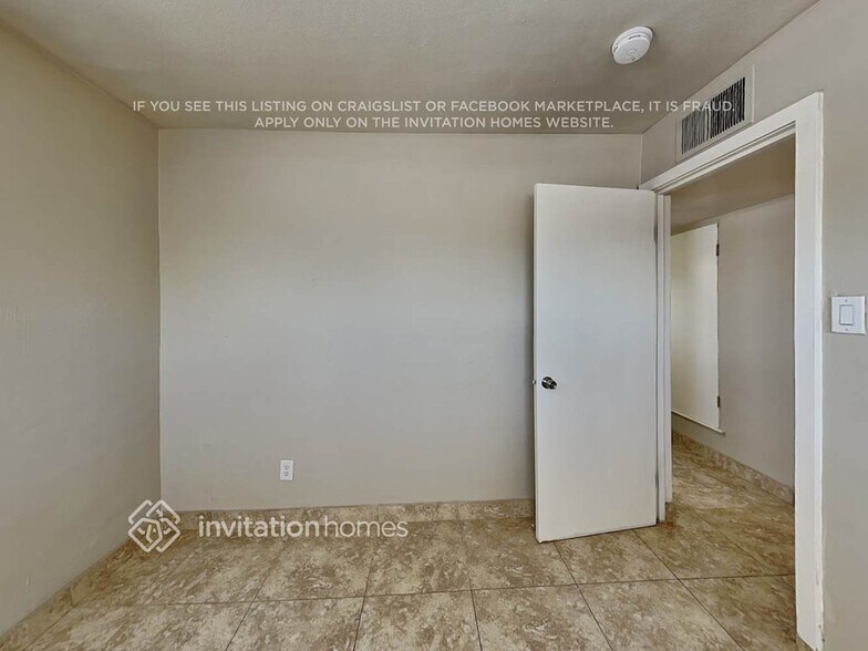 Building Photo - 2211 W Palo Verde Dr