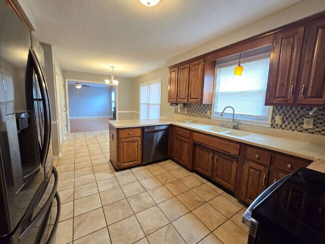 Building Photo - 991 Haggard Dr