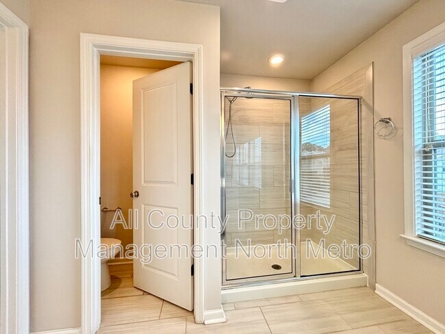 Building Photo - 3518 Hidden Valley Cir