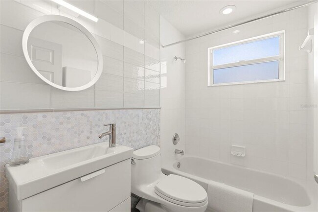 Building Photo - 6758 Fairview Terrace