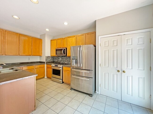Building Photo - 15716 Palermo Terrace