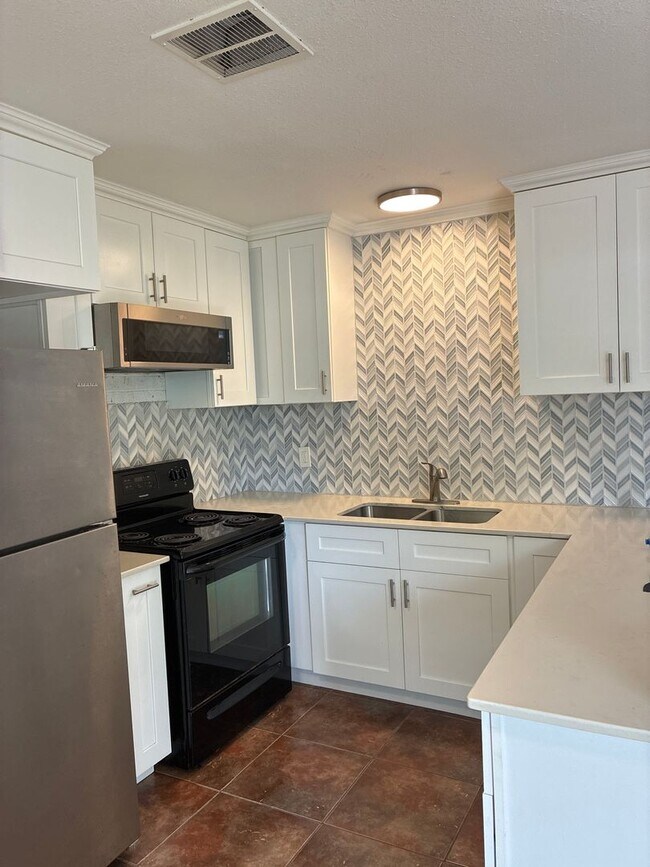 Building Photo - 305 Woodruff