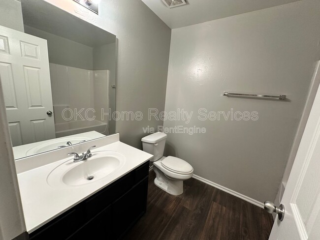 Building Photo - 1933 Autumn Way