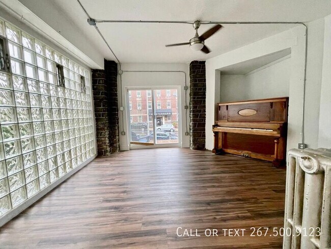 Building Photo - 4312 Spruce St