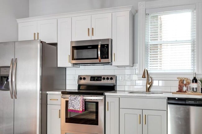 Building Photo - 1302 Floyd Ave