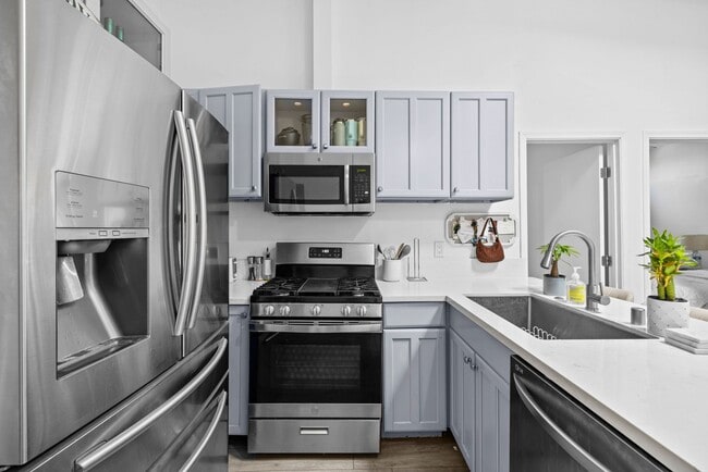 Building Photo - Serene yard tucked in the canyon!