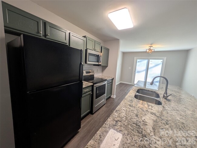 Building Photo - 2831 Mayfair Ave