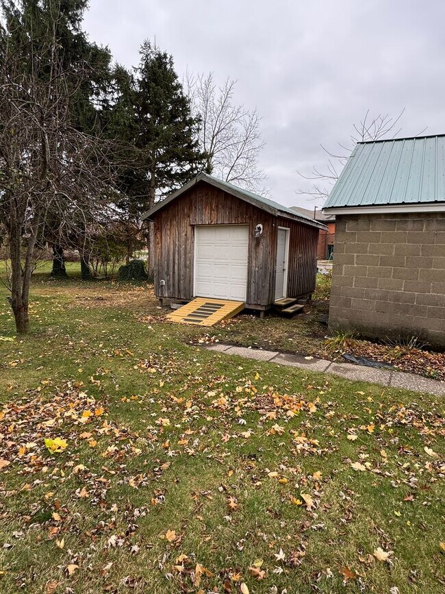 Building Photo - 3921 W Ridge