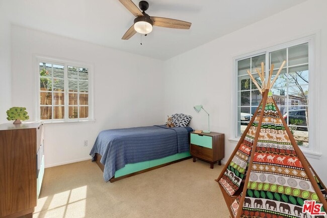 Building Photo - 7236 Encino Ave