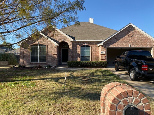 Building Photo - 1304 Vistawood Dr