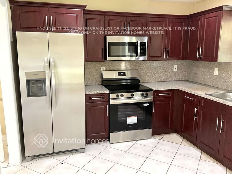Building Photo - 15615 SW 108th Ct