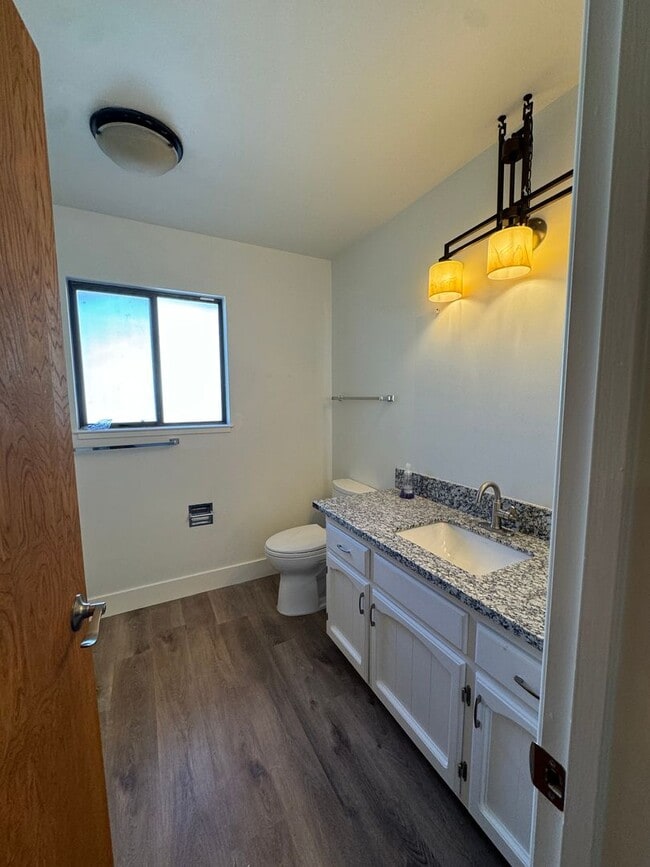 Building Photo - Lake of the pines GOLF COURSE charmer! New counters, new floor, new paint! Wonderful home!