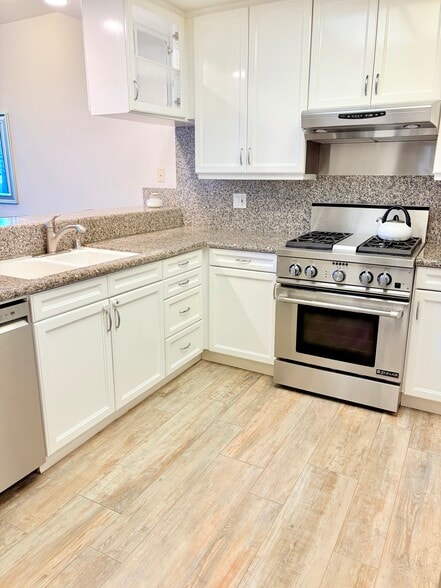 Kitchen - 6483 Zuma View Pl