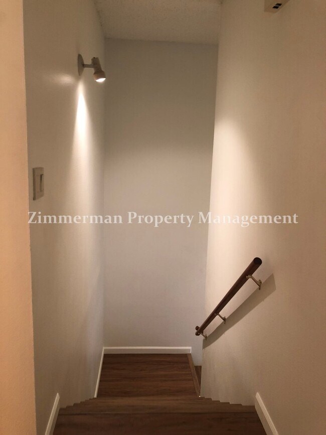 Building Photo - Wonderful condo located in the Driftwood V...