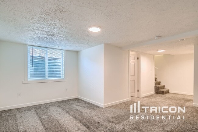 Building Photo - 1335 W 800 S
