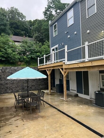 Building Photo - 41 Christie St