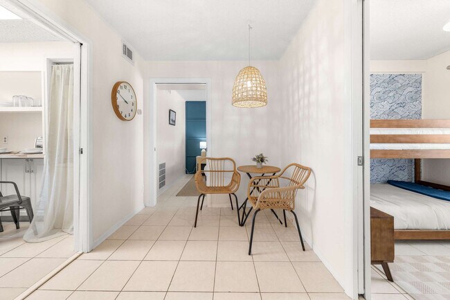 Building Photo - 108 Zamora St