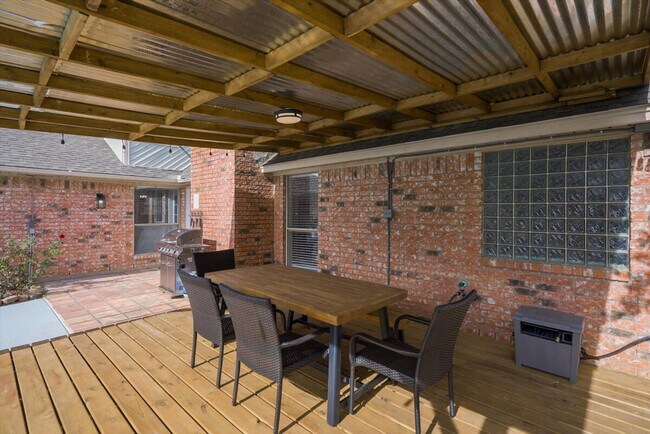 Building Photo - 516 Maywood Ln