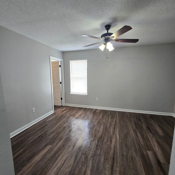 Building Photo - 5359 Farm Ridge Dr