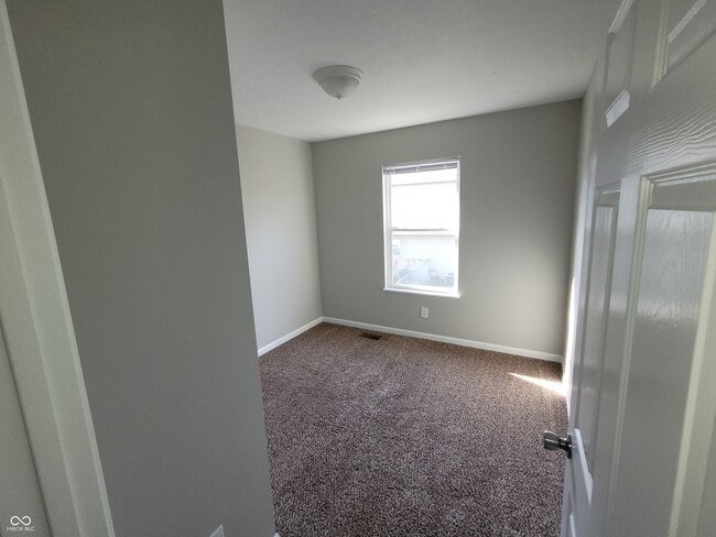 Building Photo - 144 E Center Dr