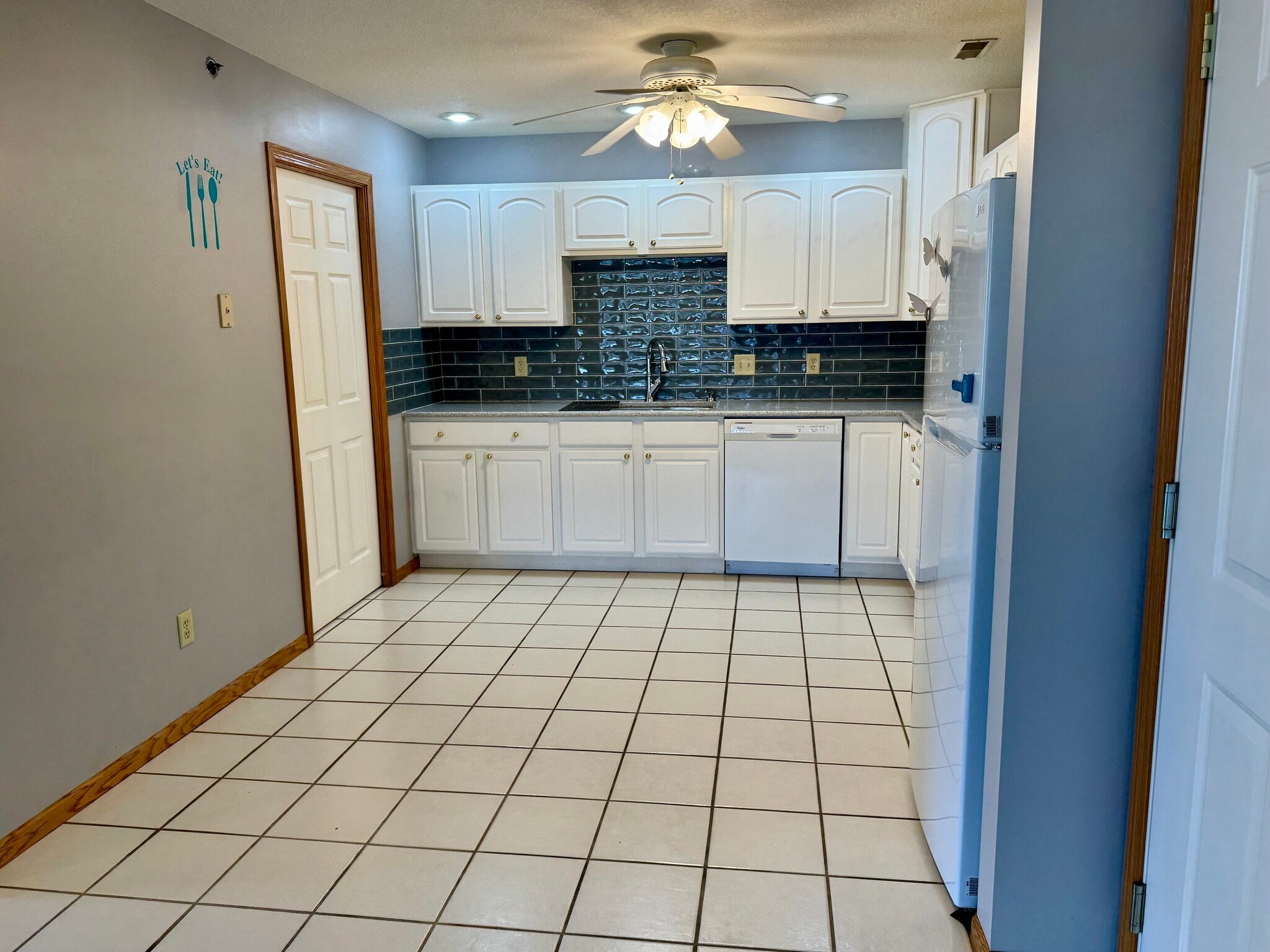 Building Photo - 3031 Holiday Ct