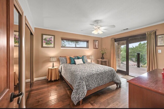 Building Photo - 6 Bed 4 Bath In Alamo
