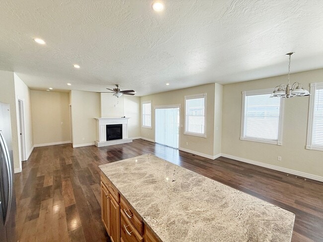 Building Photo - Sigle Family in East Valley