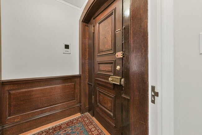 Building Photo - 334 Beacon St