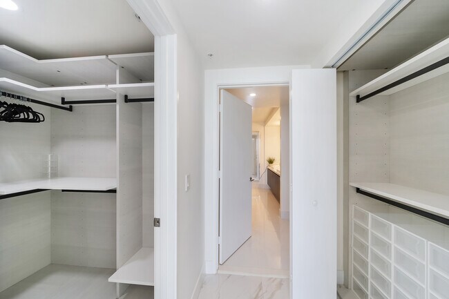 Building Photo - 300 Sunny Isles Blvd