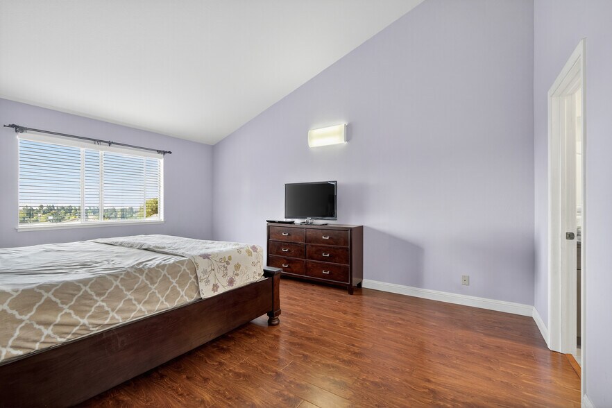 Building Photo - 151 Buck Ct