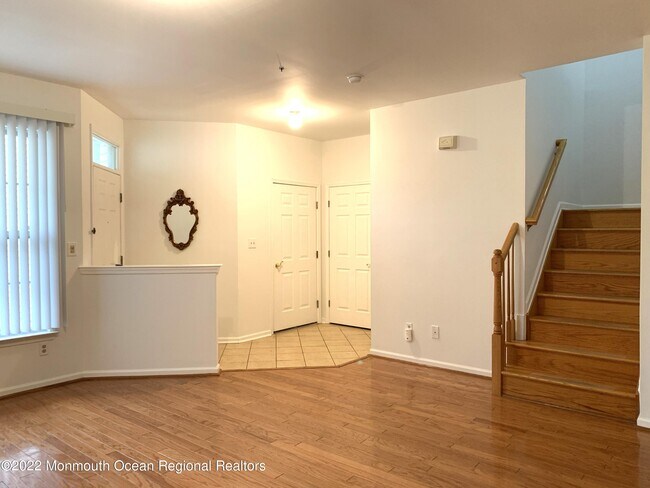 Building Photo - 17 Persimmon Ln