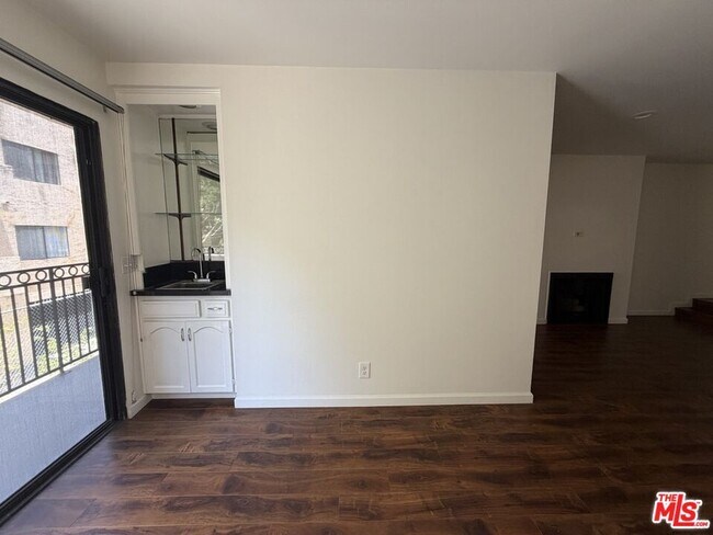 Building Photo - 1337 N Sierra Bonita Ave