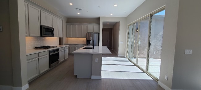 Building Photo - 14039 W Desert Flower Dr