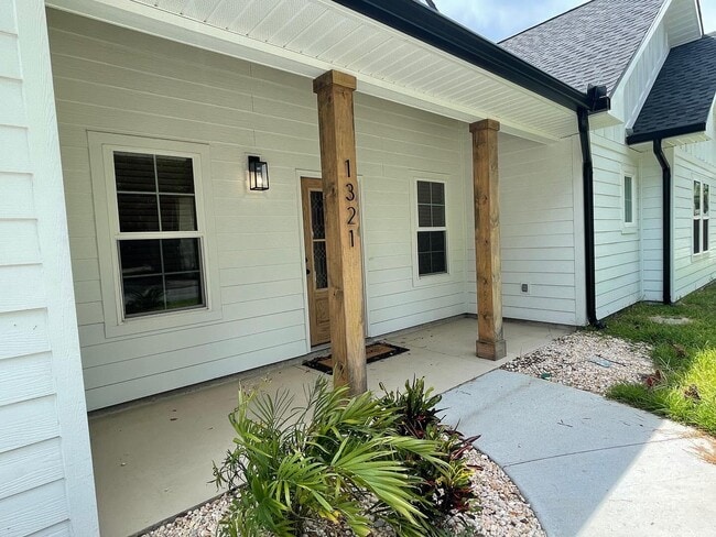 Building Photo - 1321 Cedar Ave S