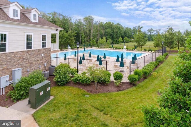 Building Photo - 15998 Greymill Manor Dr